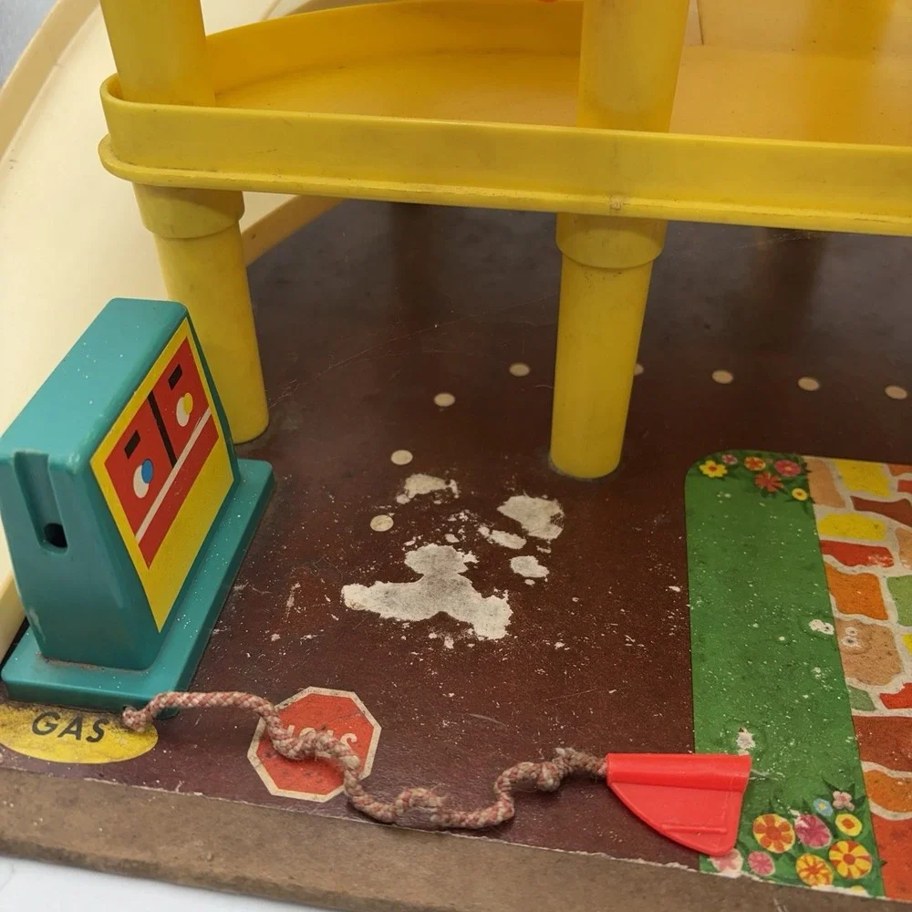 Fisher-Price elevator works